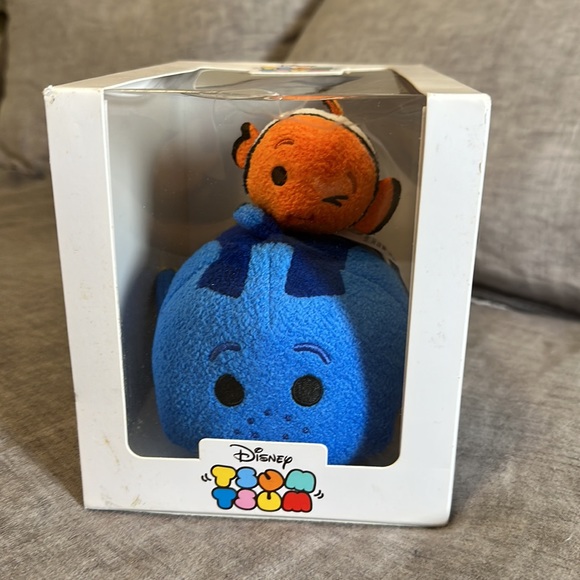 Disney Nemo and Dory Fish Tsum Tsum plushie stuffed animal set new in box - Picture 1 of 12